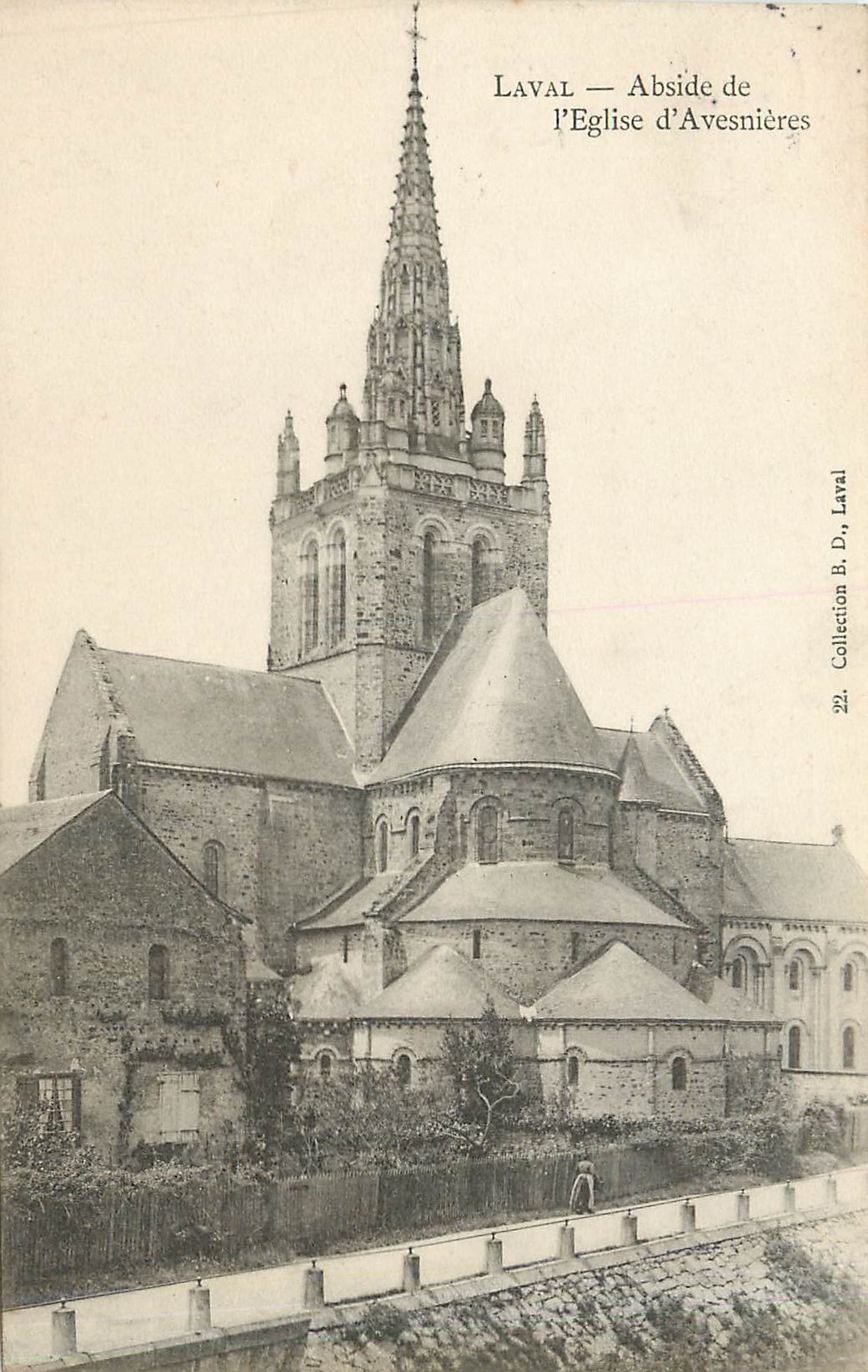 CPA LAVAL-Abside de l'Eglise d'Avesnieres