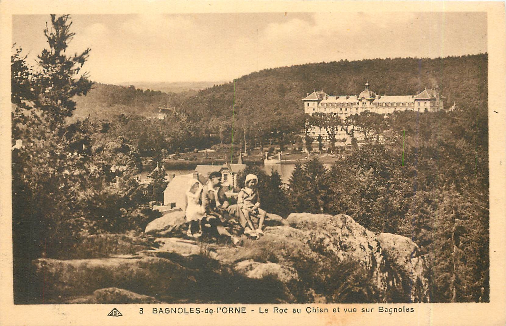 Bagnoles-de-l'Orne - Le Roc au Chien et vue sur Bagnoles