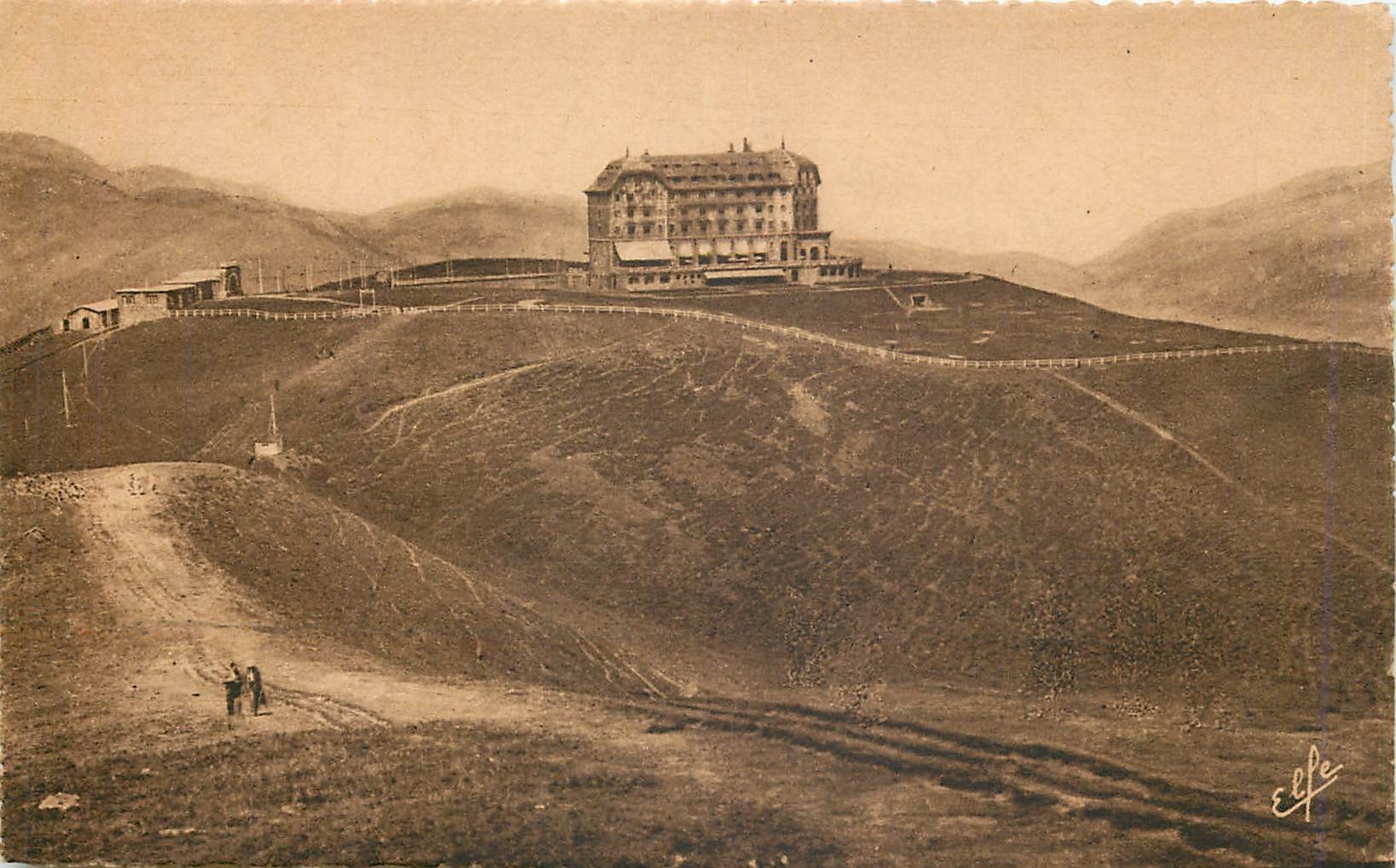 Luchon-Superbagnères — La gare et le Grand-Hôtel — Éditeur : Editions Pyrénées-Océan, n° 478