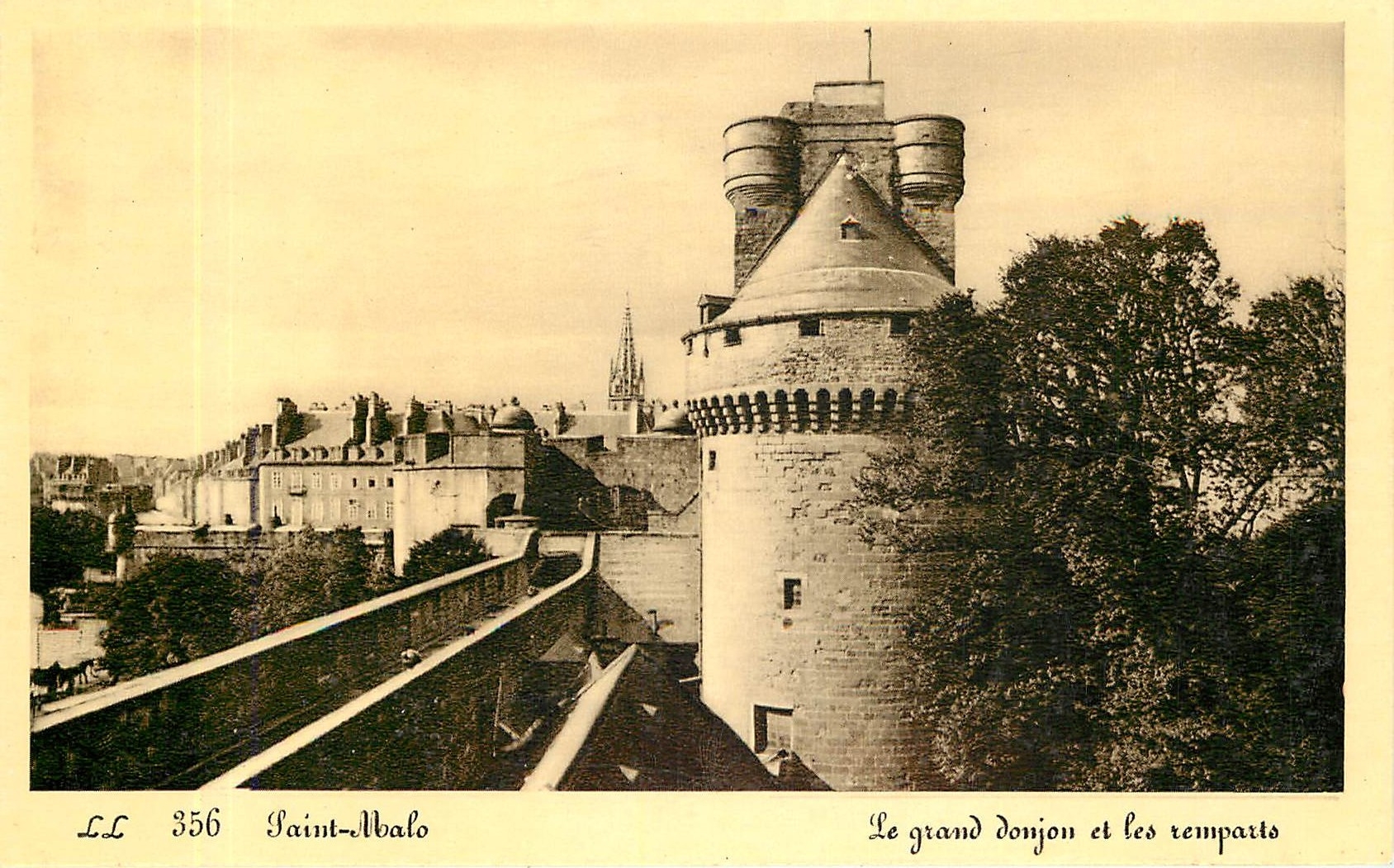 Saint-Malo — Le grand donjon et les remparts — LL 356