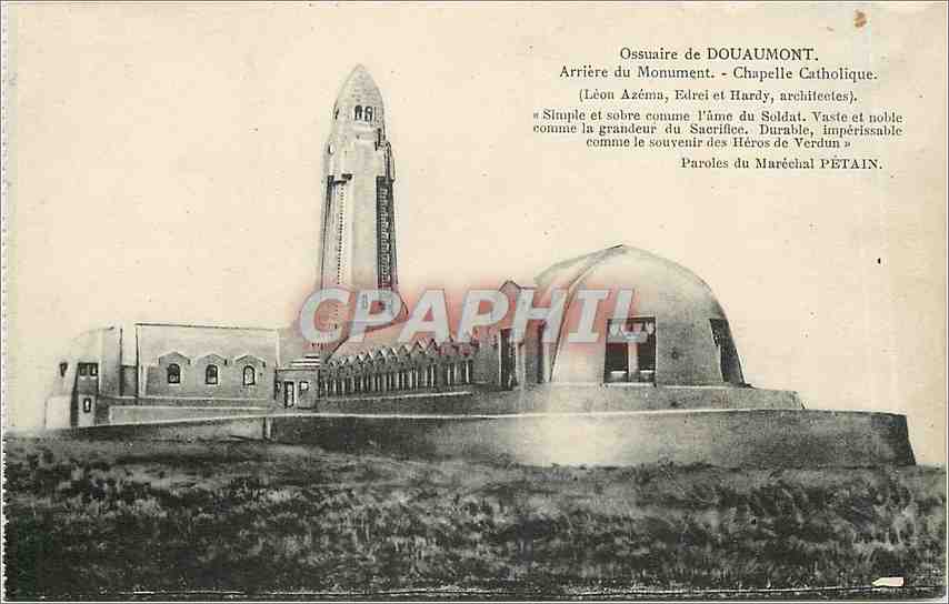 CPA Ossuaire de DOUAUMONT. Arrière du Monument - Chapelle Catholique