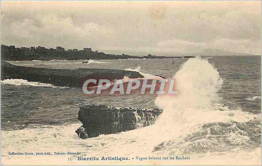 CPA Biarritz Artistique - Vague brisant sur les Rochers