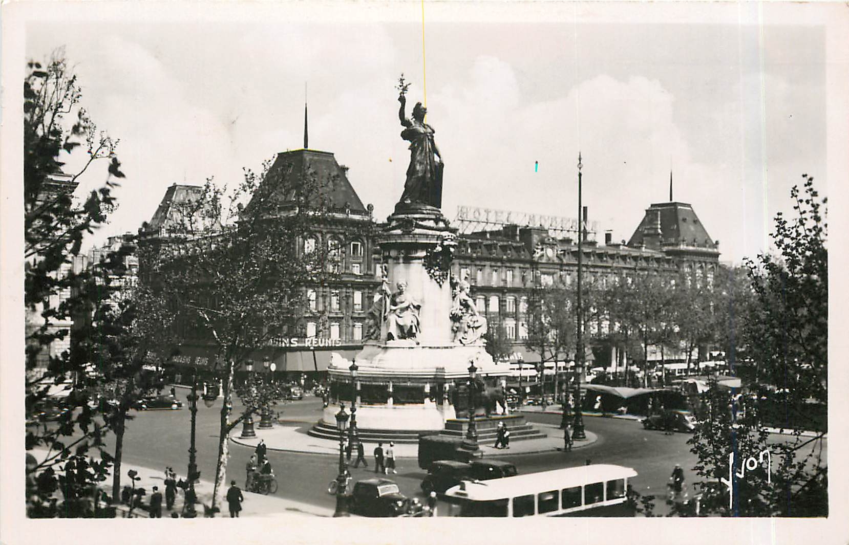 CPA PARIS EN FLANANT - Place de la République