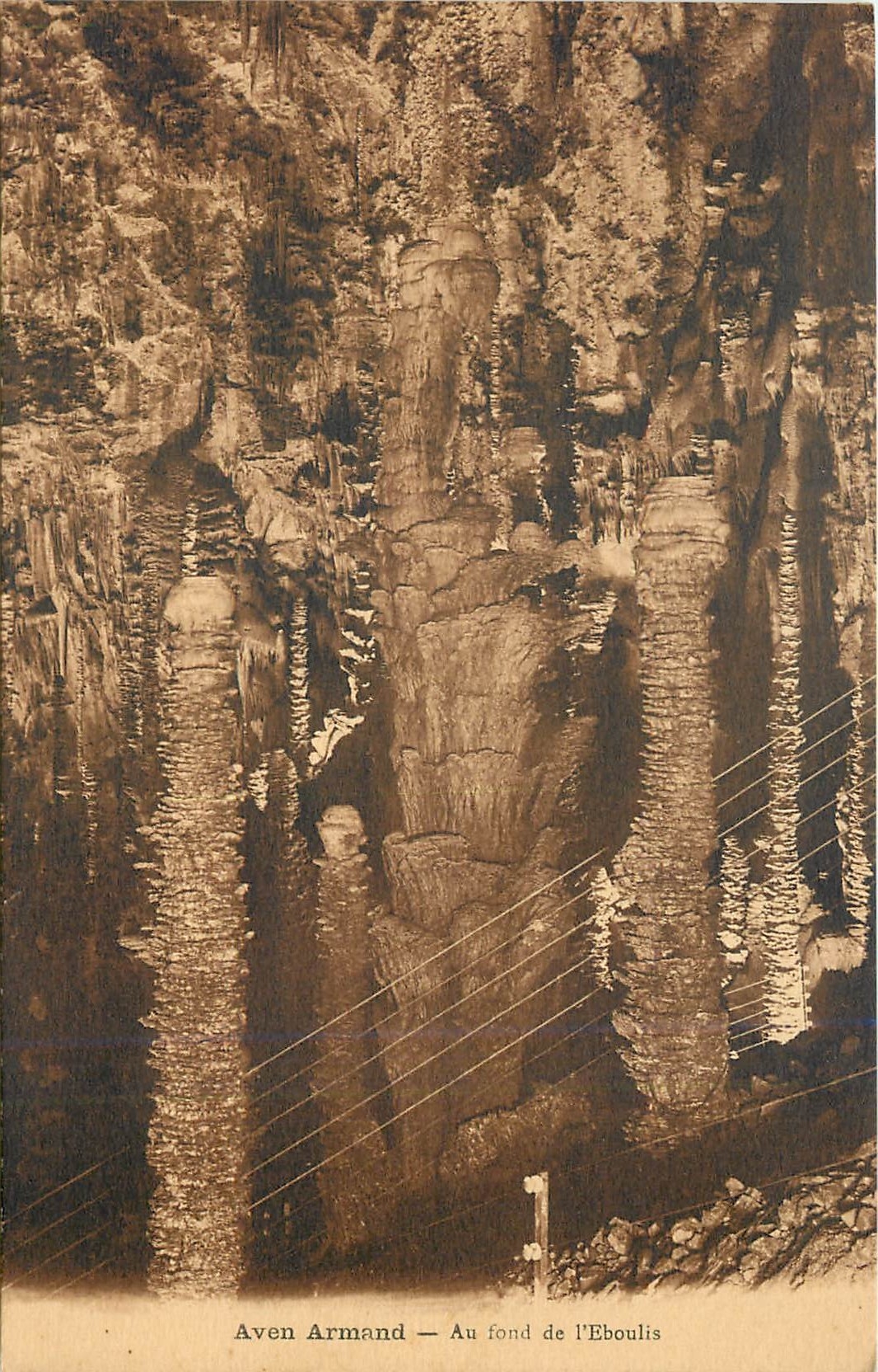 CPA Aven Armand - Au fond de l'Eboulis