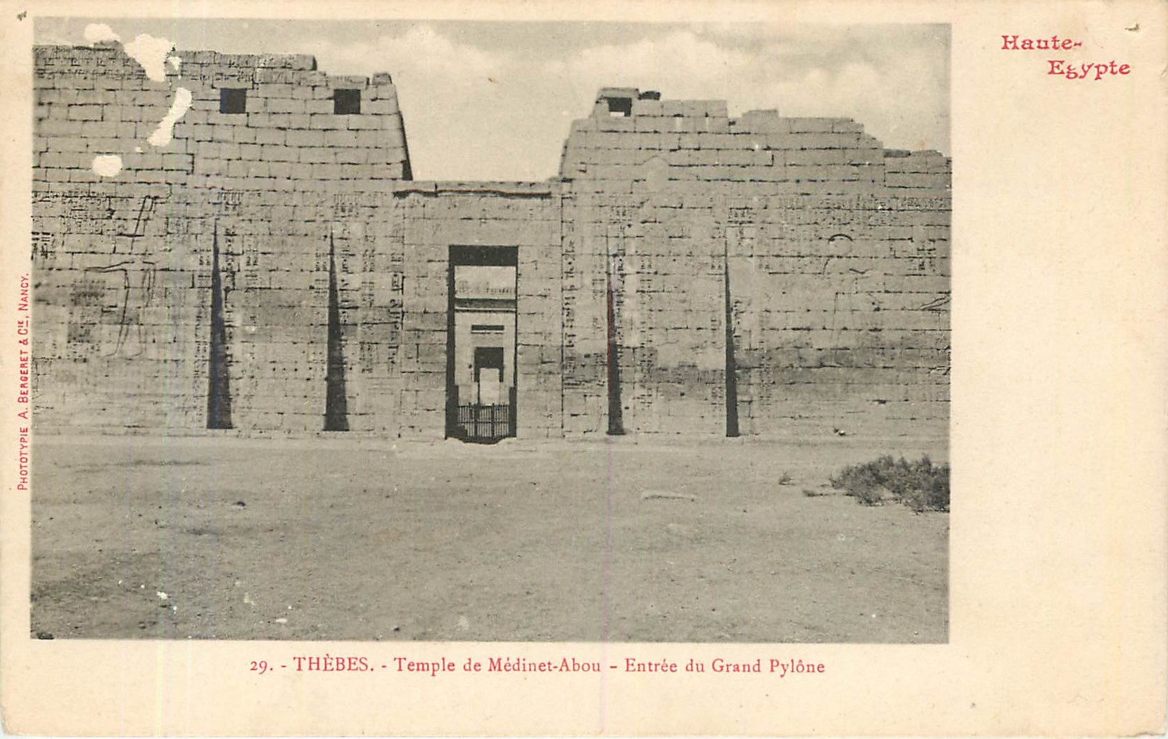 Thèbes - Temple de Médinet-Abou - Entrée du Grand Pylône — Phototype A. Bergeret & Cie, Nancy, n°29