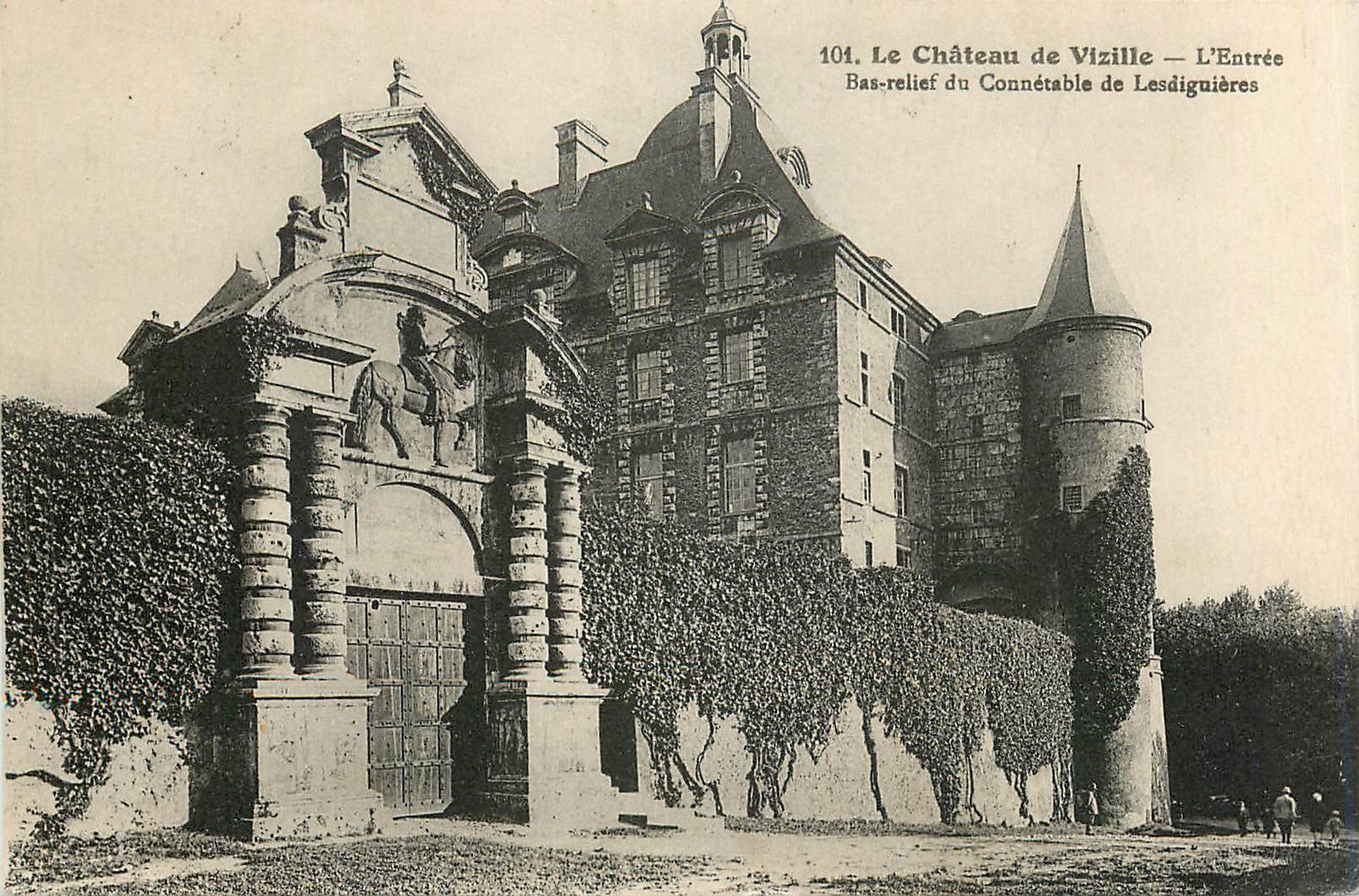 Le Château de Vizille — L'Entrée — Bas-relief du Connétable de Lesdiguières