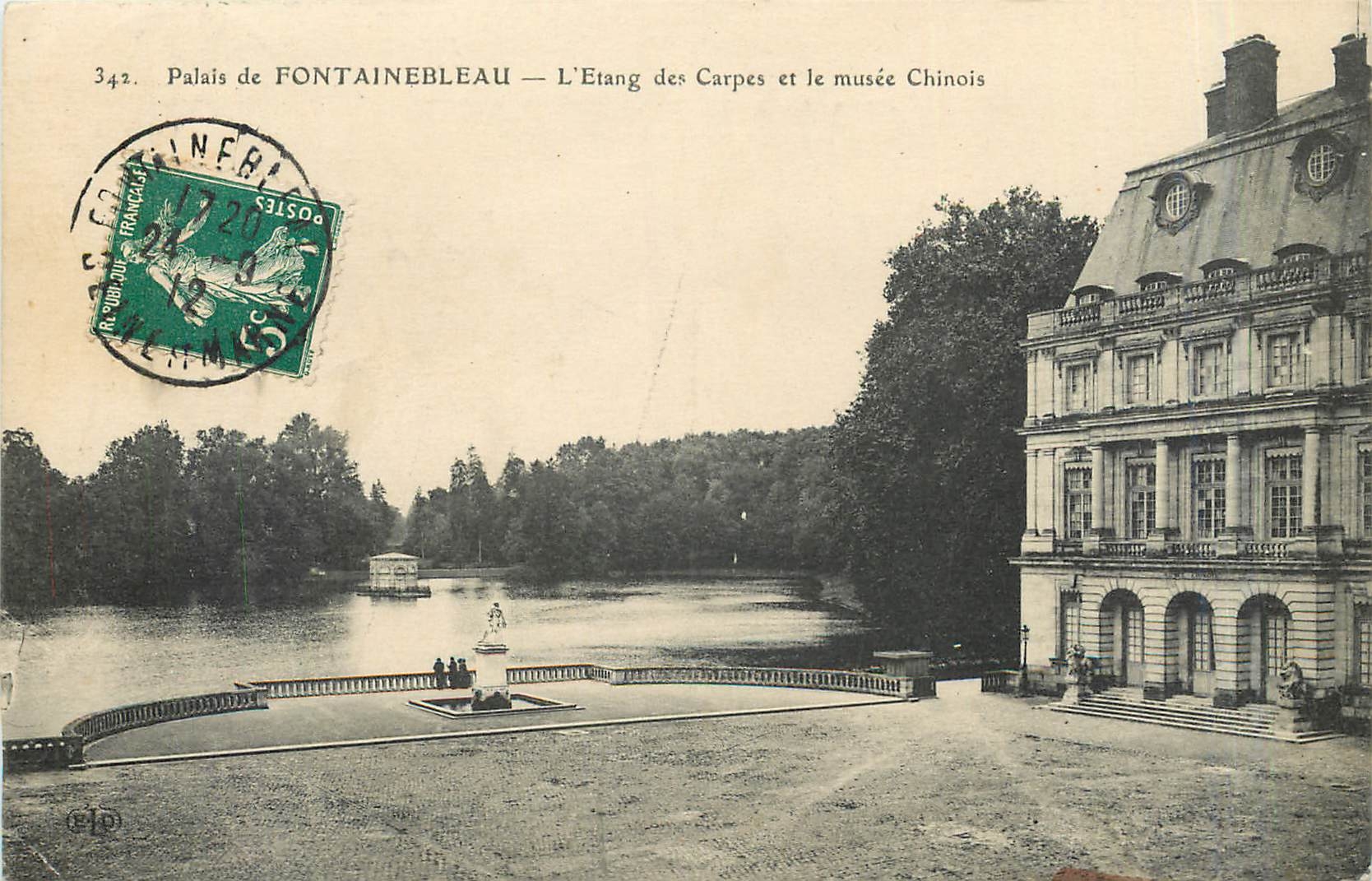 Schloss FONTAINEBLEAU — Der Karpfenteich und das chinesische Museum