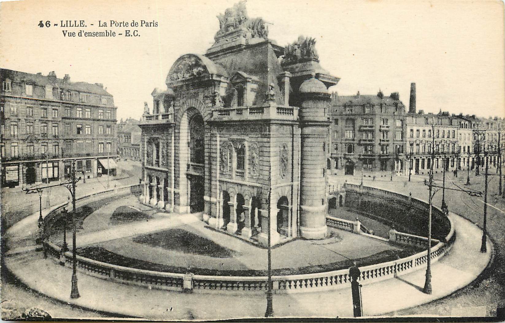 CPA Lille - La Porte de Paris - Vue d'ensemble