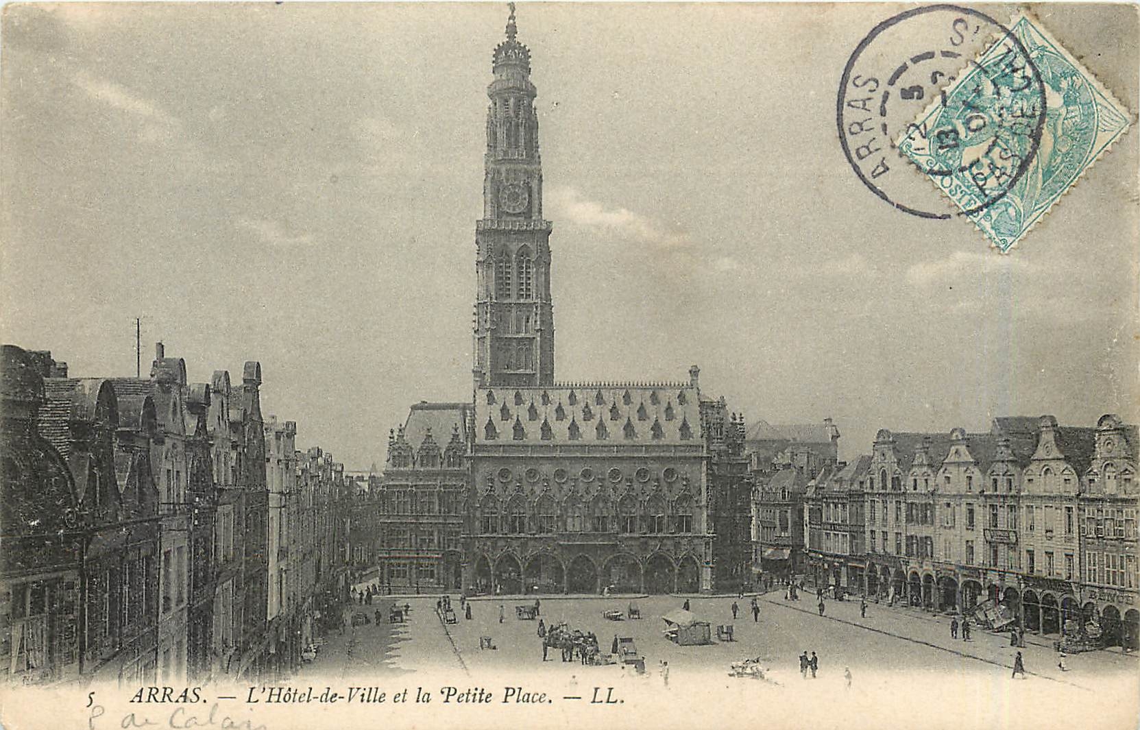 CPA ARRAS - L'Hotel de Ville et la Petite Place