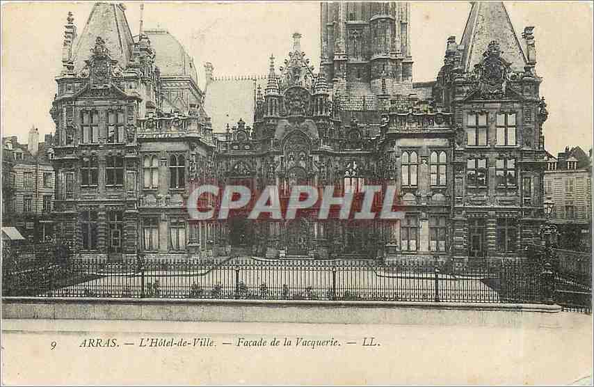 CPA ARRAS - L'Hotel de Ville - Façade de la Vaquerie