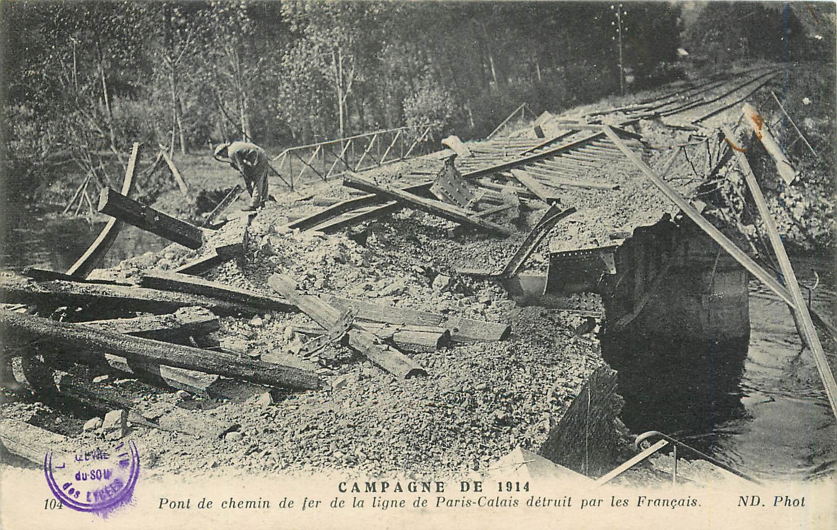 CPA Campagne de 1914 - Pont de chemin de fer de la ligne de Paris-Calais détruit par les Français