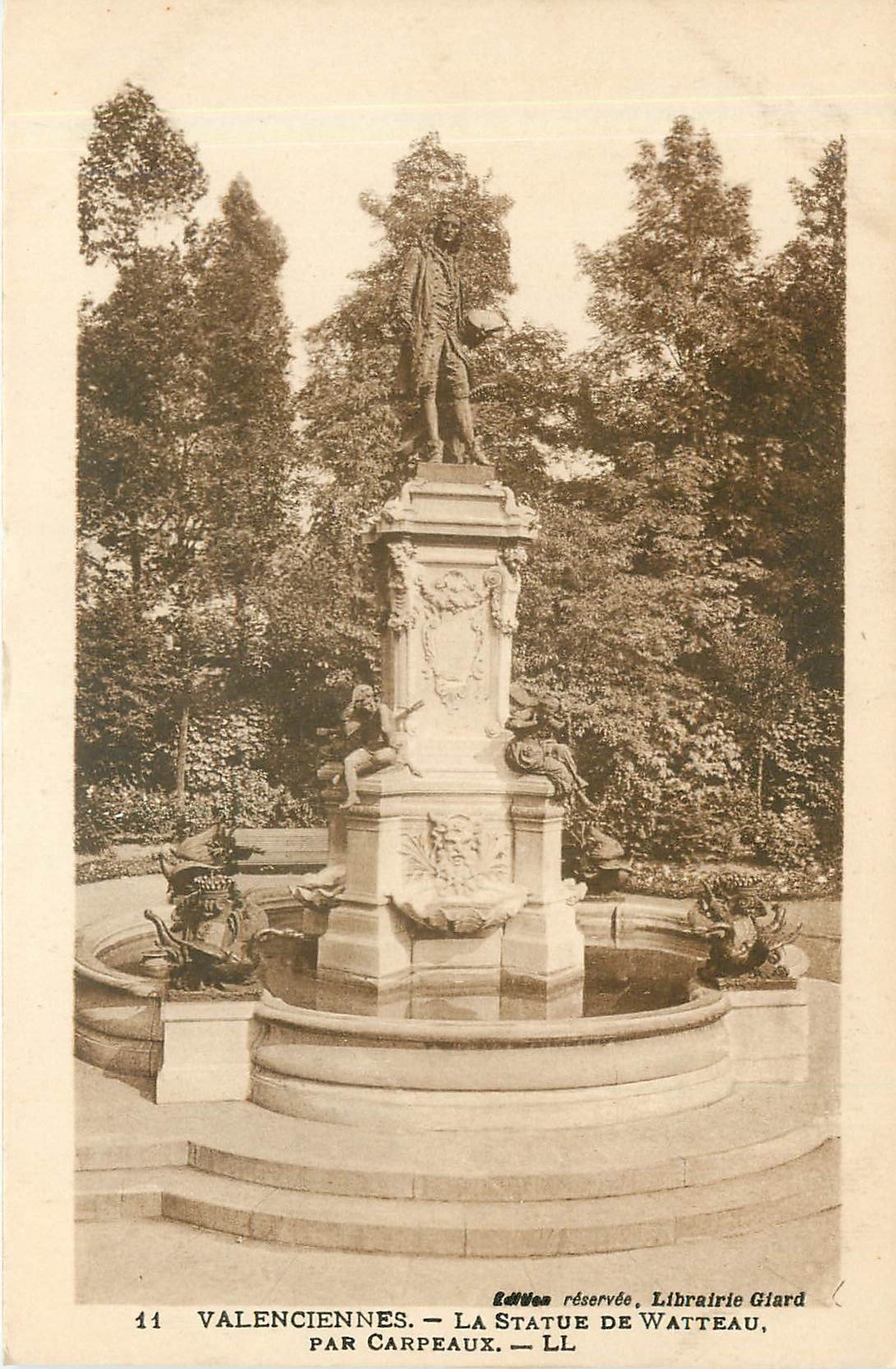 CPA Valenciennes la Statue de Watteau par Carpeaux 