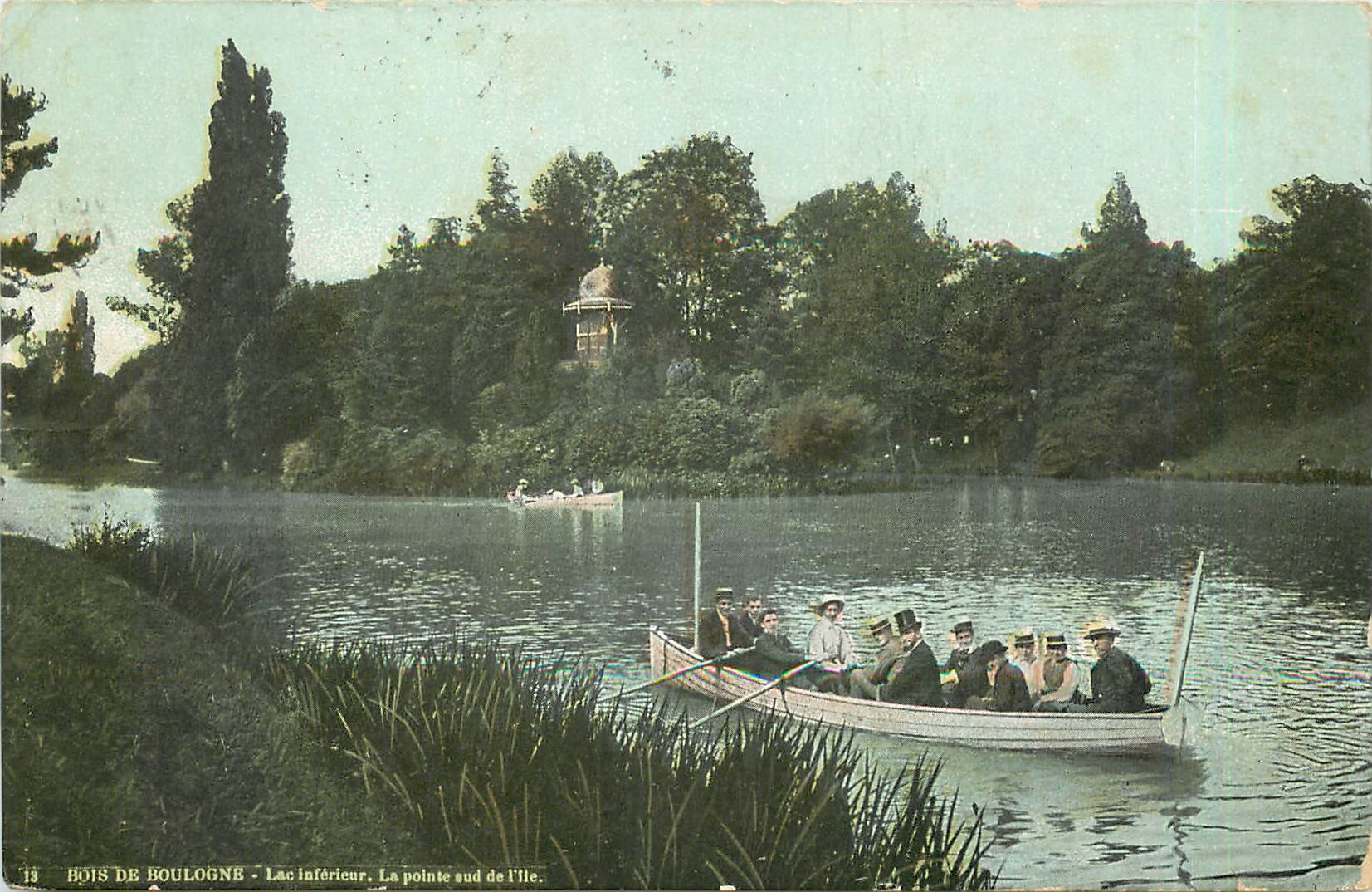 CPA Bois de Boulogne Lac Inferieur la pointe Sud de l'Ile Bateau Barque