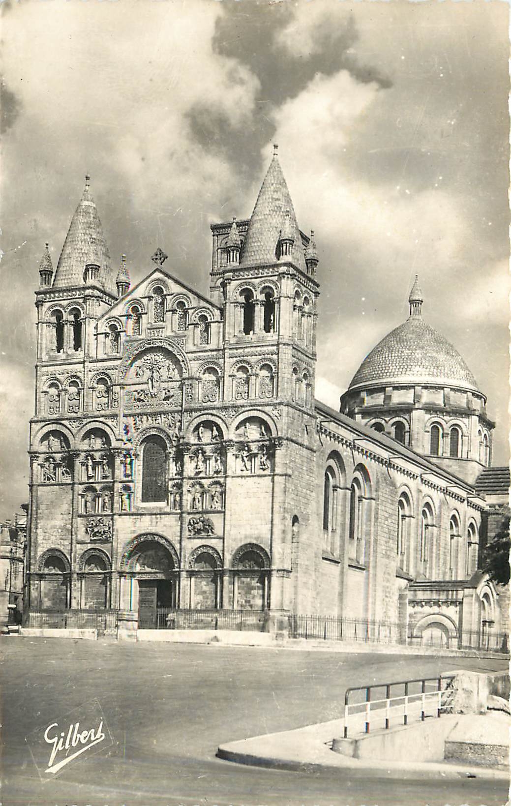 Cathédrale Saint-Pierre d'Angoulême — Éditeur Gilbers, n° 10829