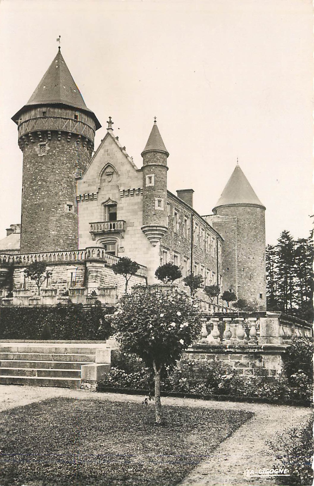 CPA Environs de Vichy Busset Allier Chateau des Bourbons le Jardin a la Francaise et les tours de Ri