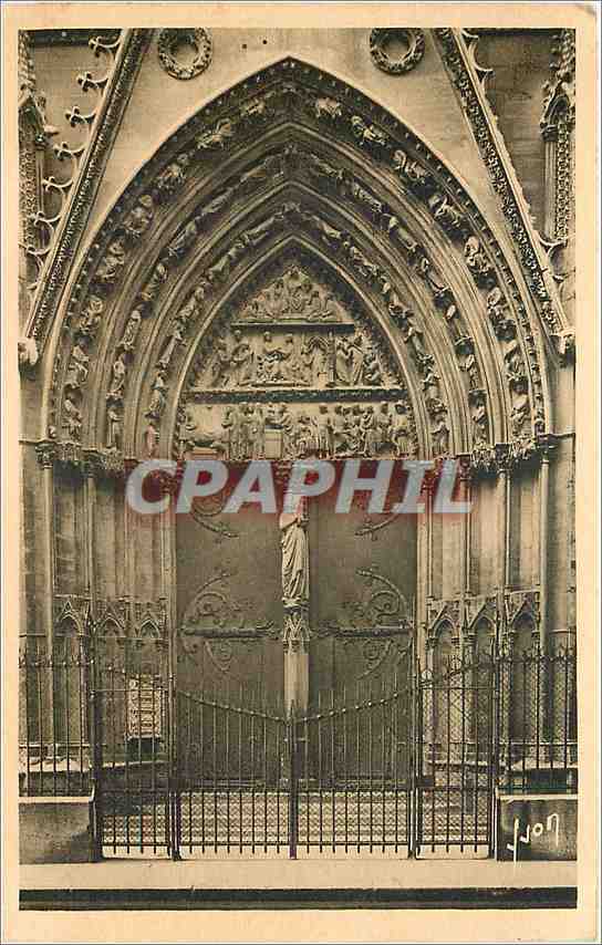 CPA Paris en Flanant Notre Dame de Paris un des Portaile de la Facade 
