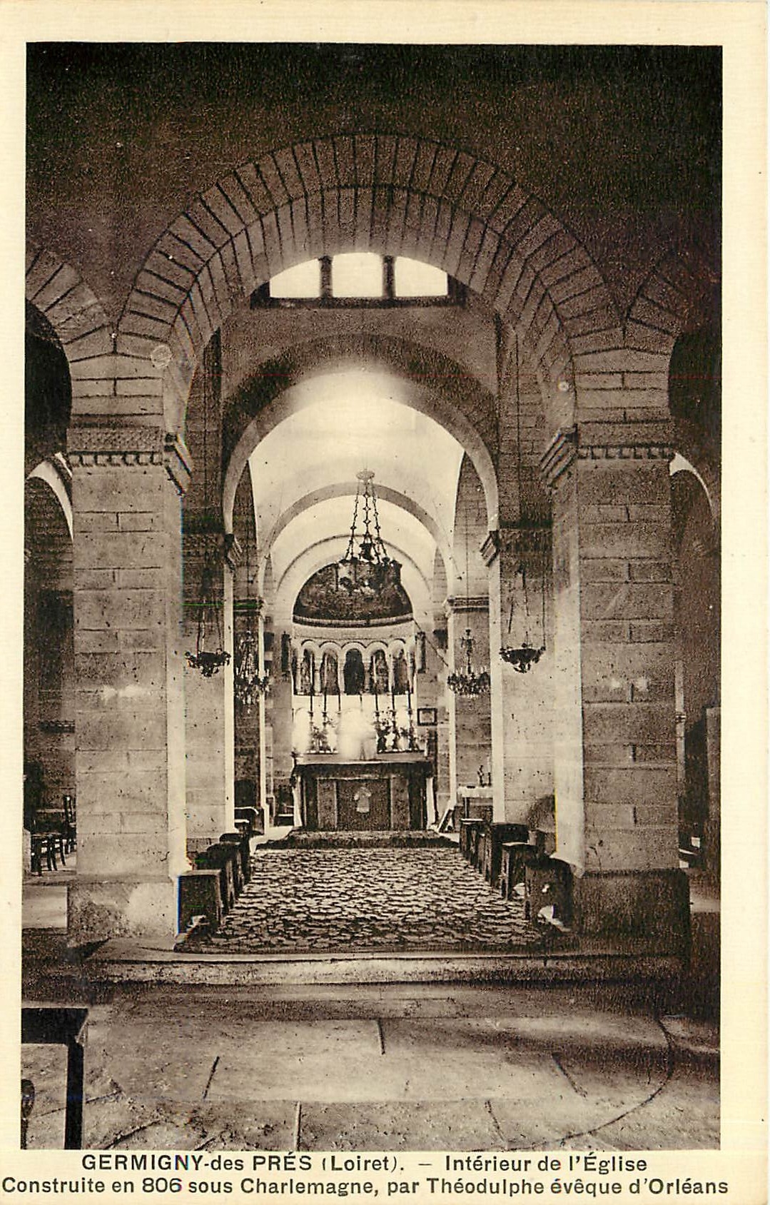 CPA Germigny des pres Loiret Interieur de l'eglise Construite en 806 sous Charlemagne par Theodulphe