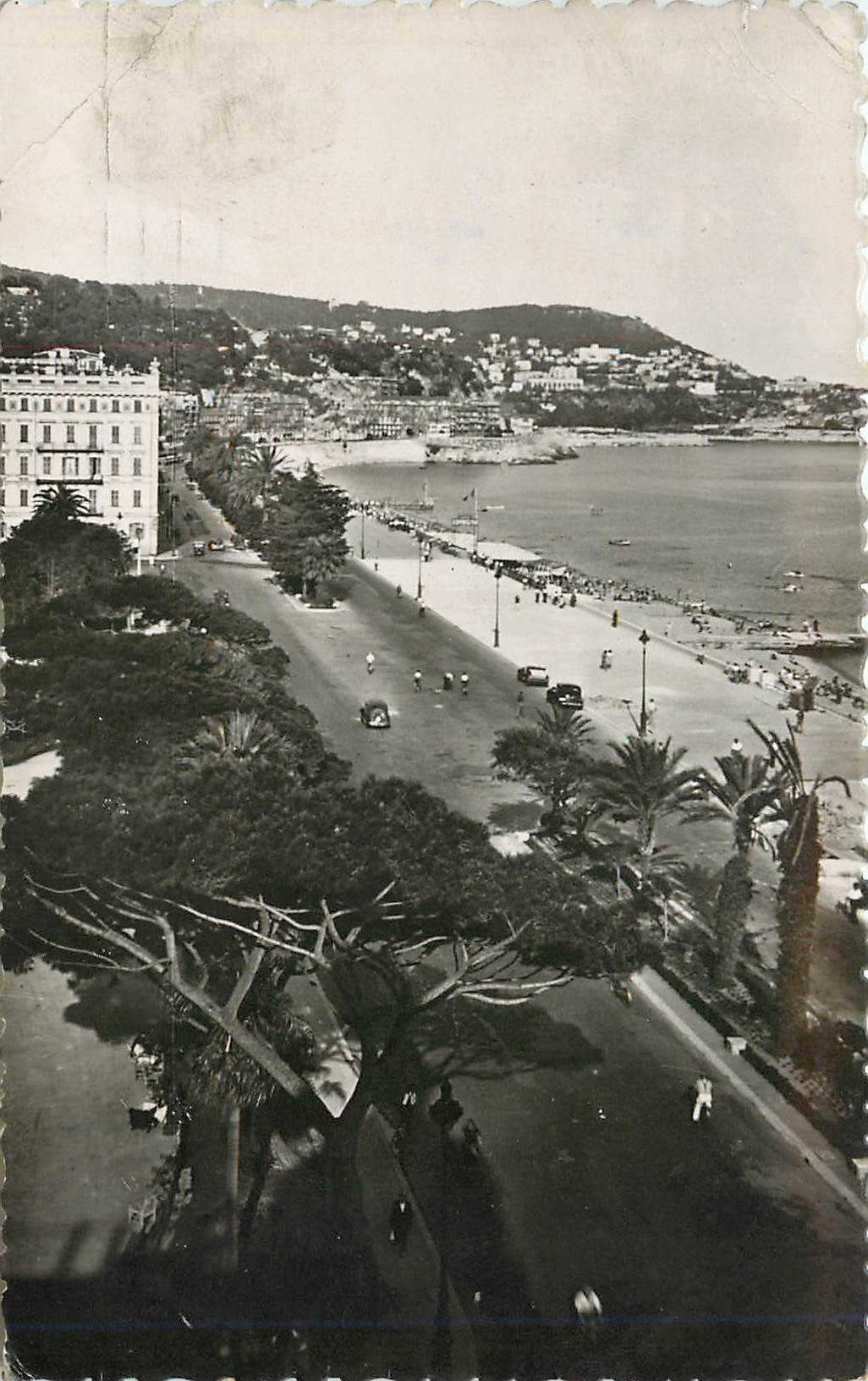 CPA Nice la Plage du Quai des Etats Unis et le Mont Boron 