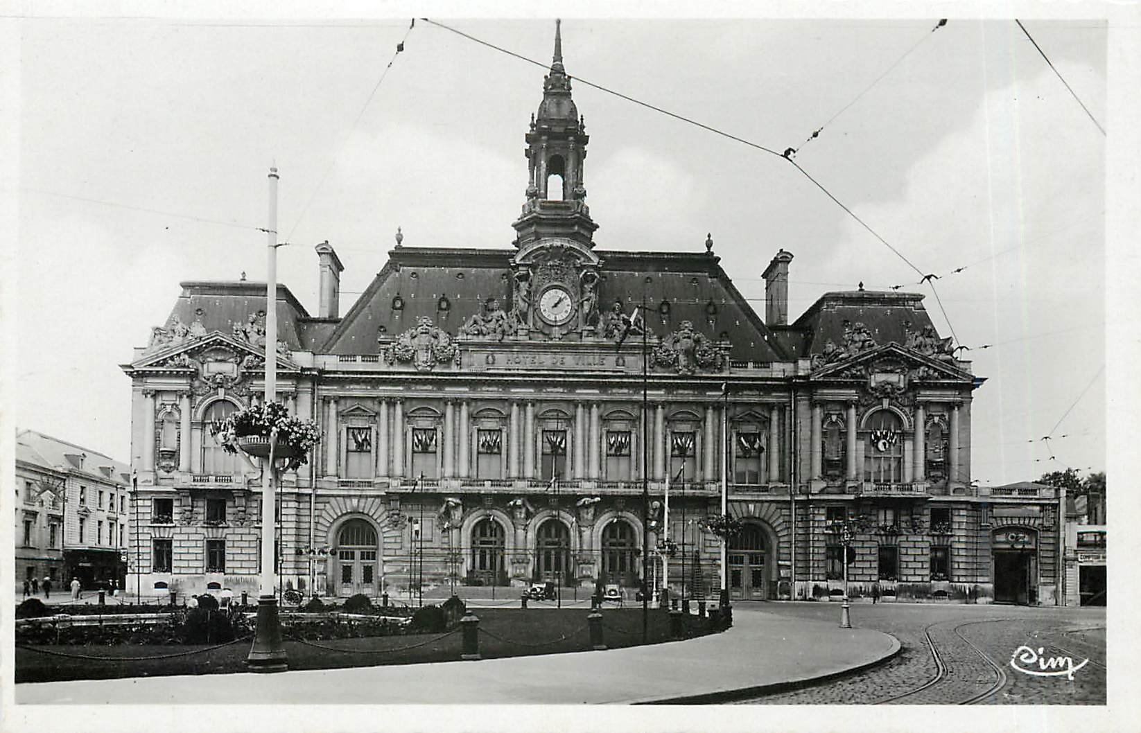 CPA Tours I et L l'Hotel de Ville 