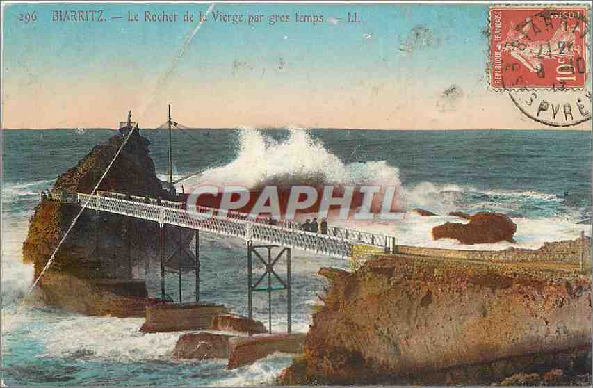 CPA Biarritz le Rocher de la Vierge par gros temps 