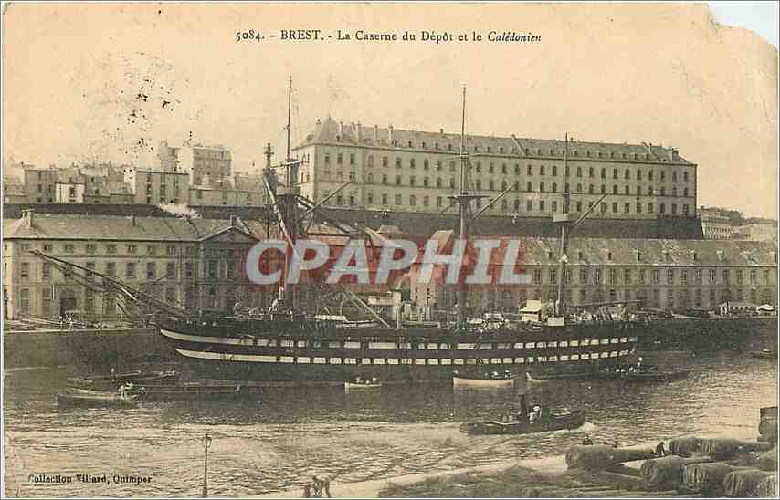 CPA Brest la Caserne du Depot et le Caledonien Bateau