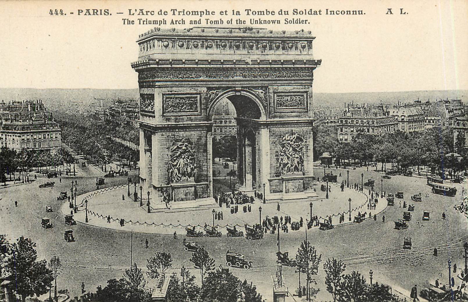 CPA Paris l'Arc de Triomphe et la Tombe du Soldat Inconnu 