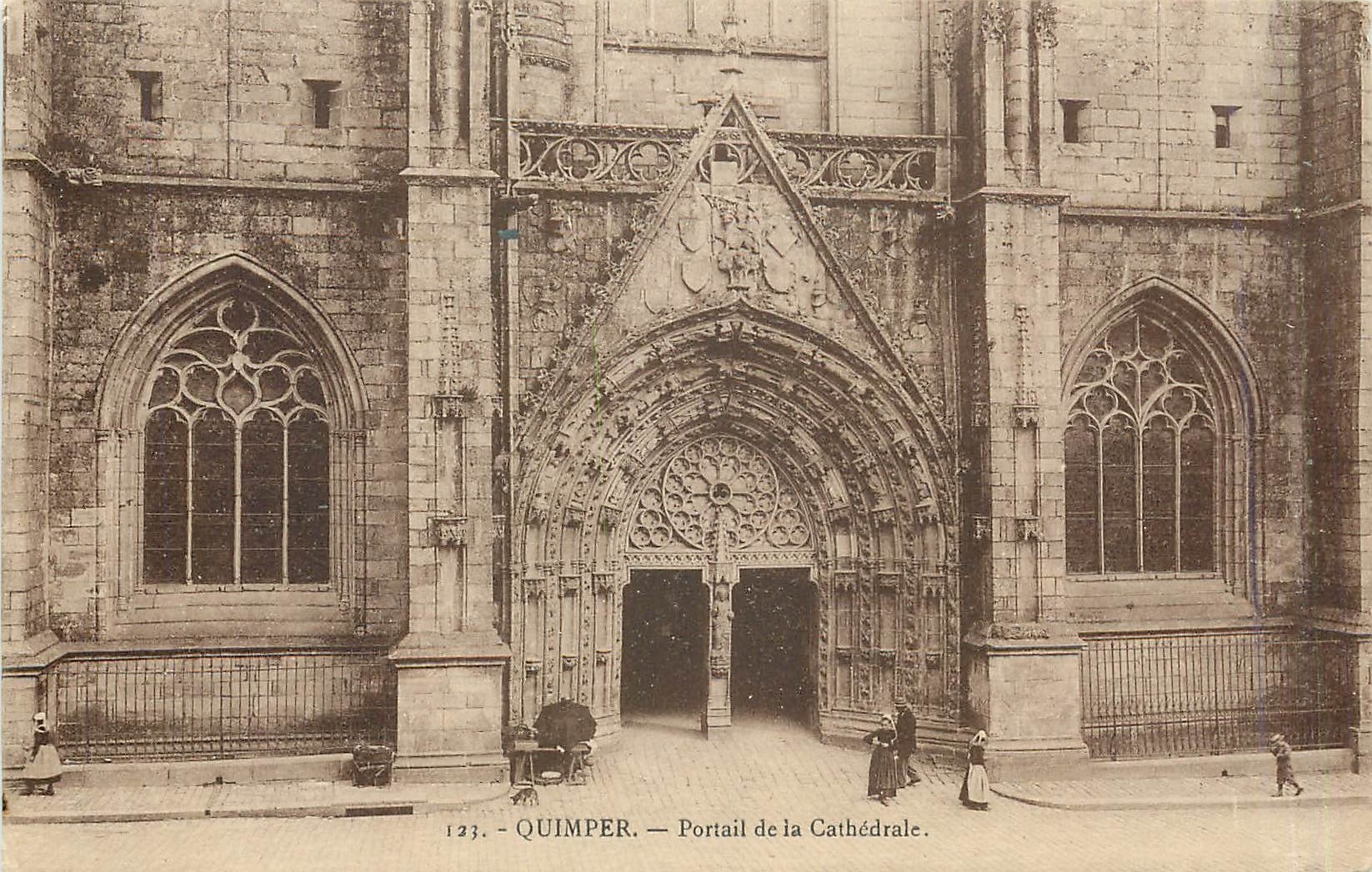 CPA Quimper Portail de la Cathedrale 
