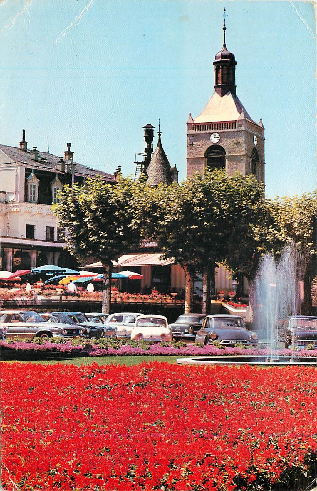 Evian-les-Bains — Die blühenden Parterres des Casinos und die Kirche — Éditions Photographiques JASOL