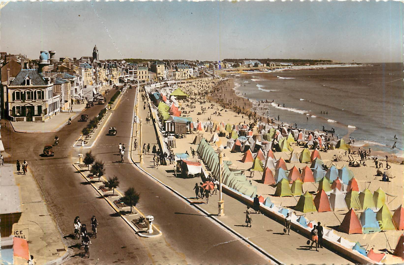 Les Sables-d'Olonne (Vendée) — Vue d'ensemble de la Plage — Éditions Gaby