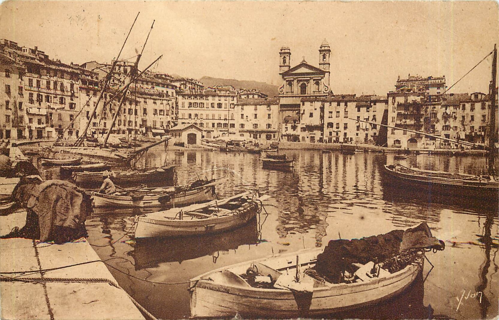 CPA La Corse Ile de Beaute Bastia le Vieux Port vue generale Bateaux