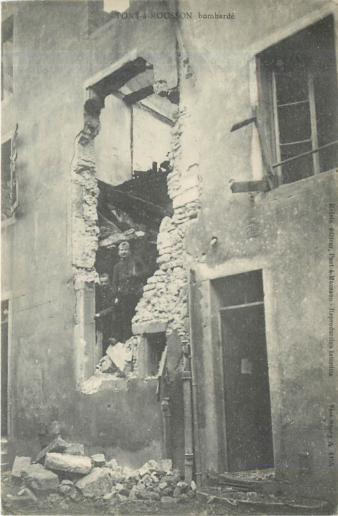 CPA Pont a Mousson bombarde Militaria