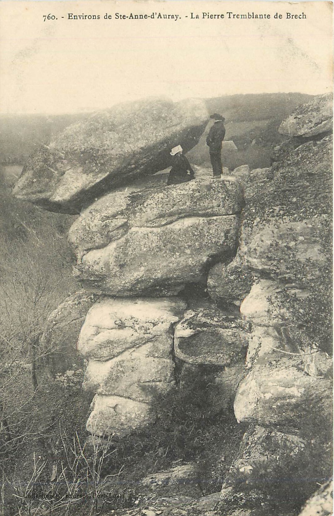 CPA Environs de Ste Anne d'Auray la Pierre Tremblante de Brech 
