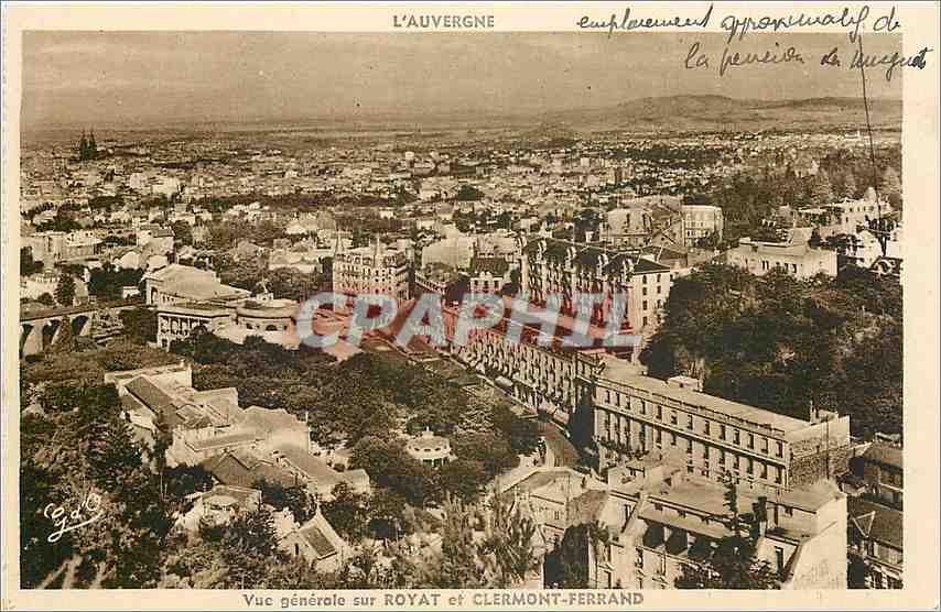 CPA L'Auvergne vue generale sur Royat et Clermont Ferrand 