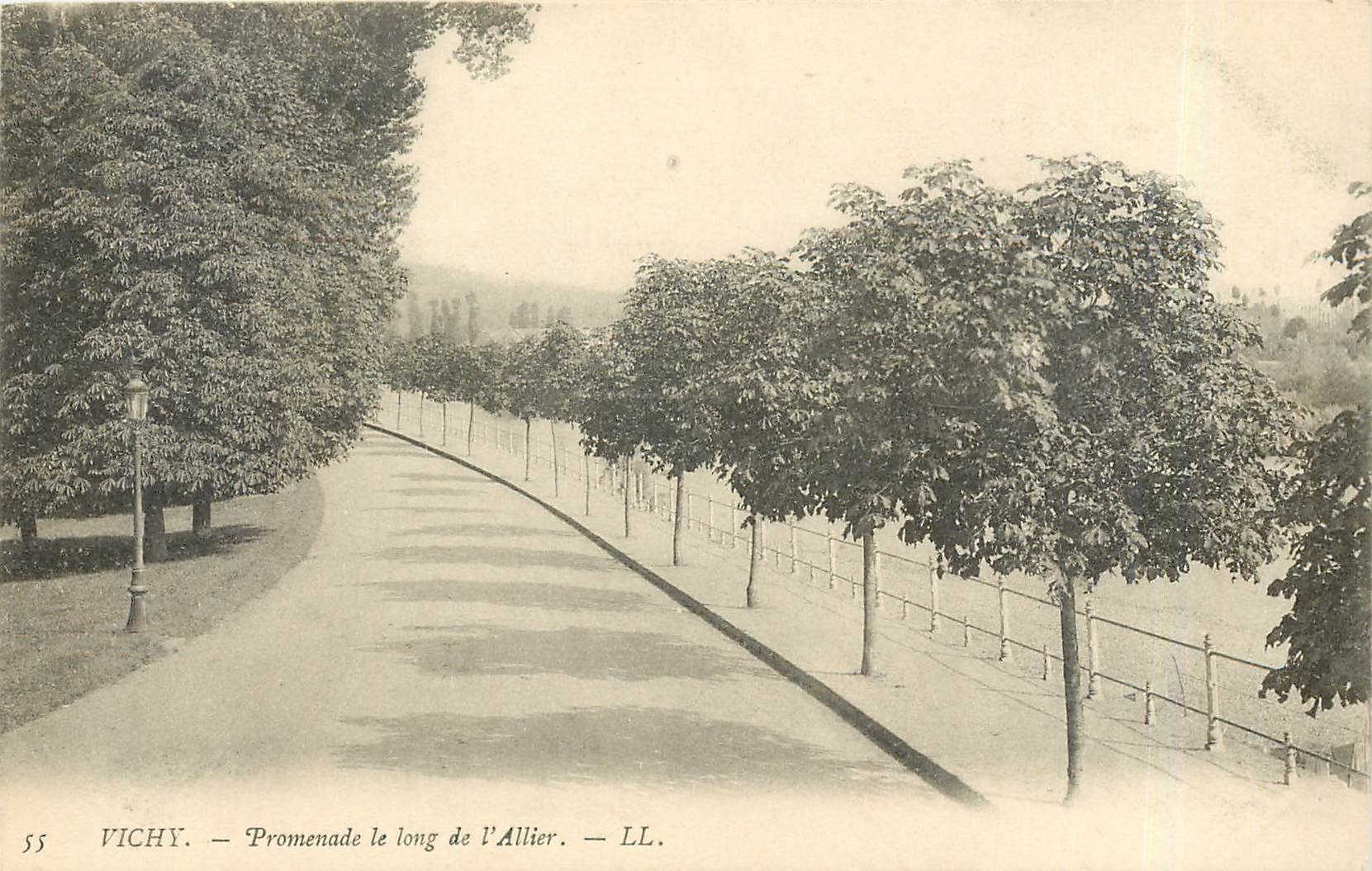 CPA Vichy Premonade le Long de l'Allier 