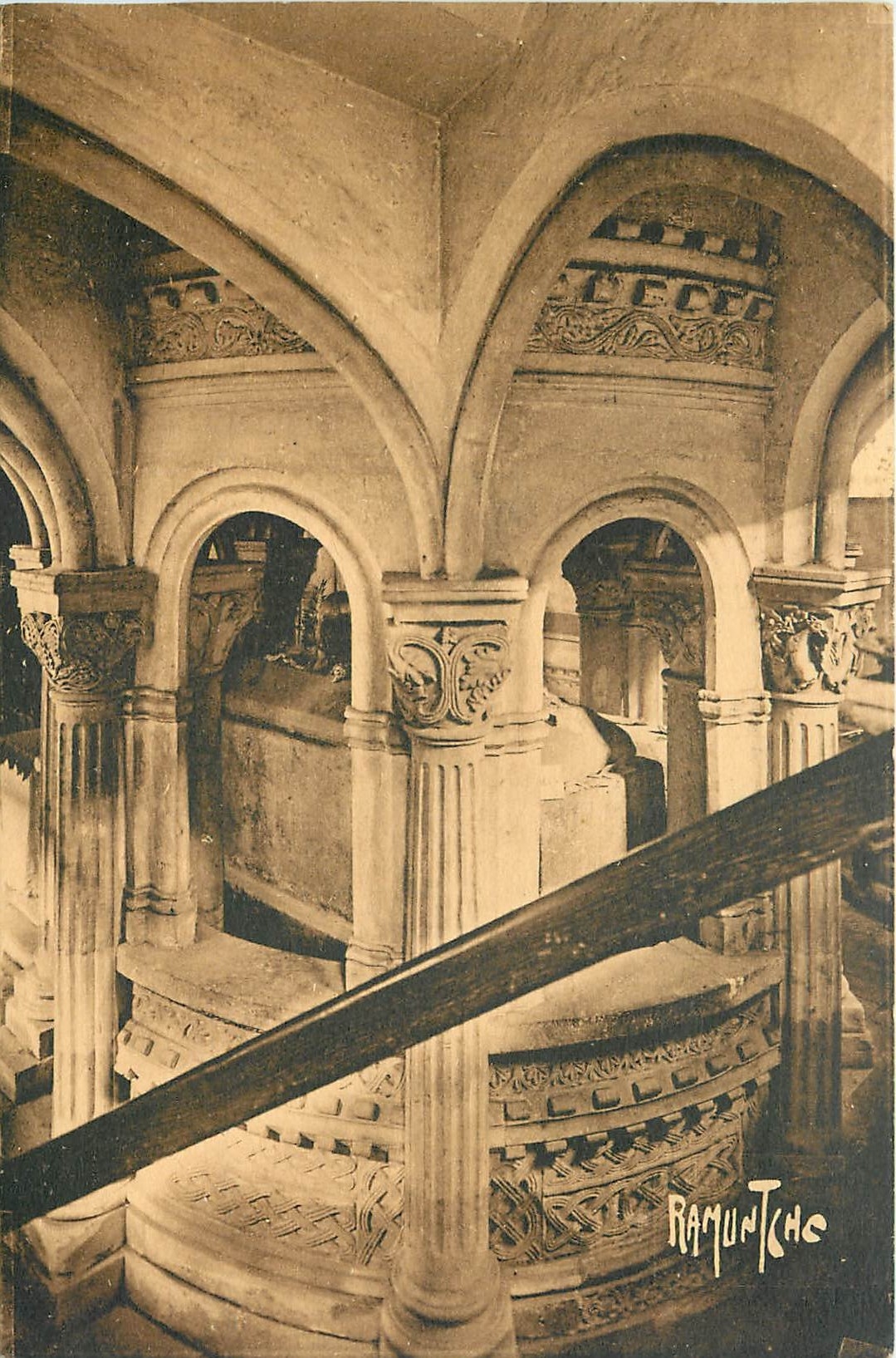 CPA Eglise de St Maixent l'Ecole Tombeau de St Maixent et de St Leger 