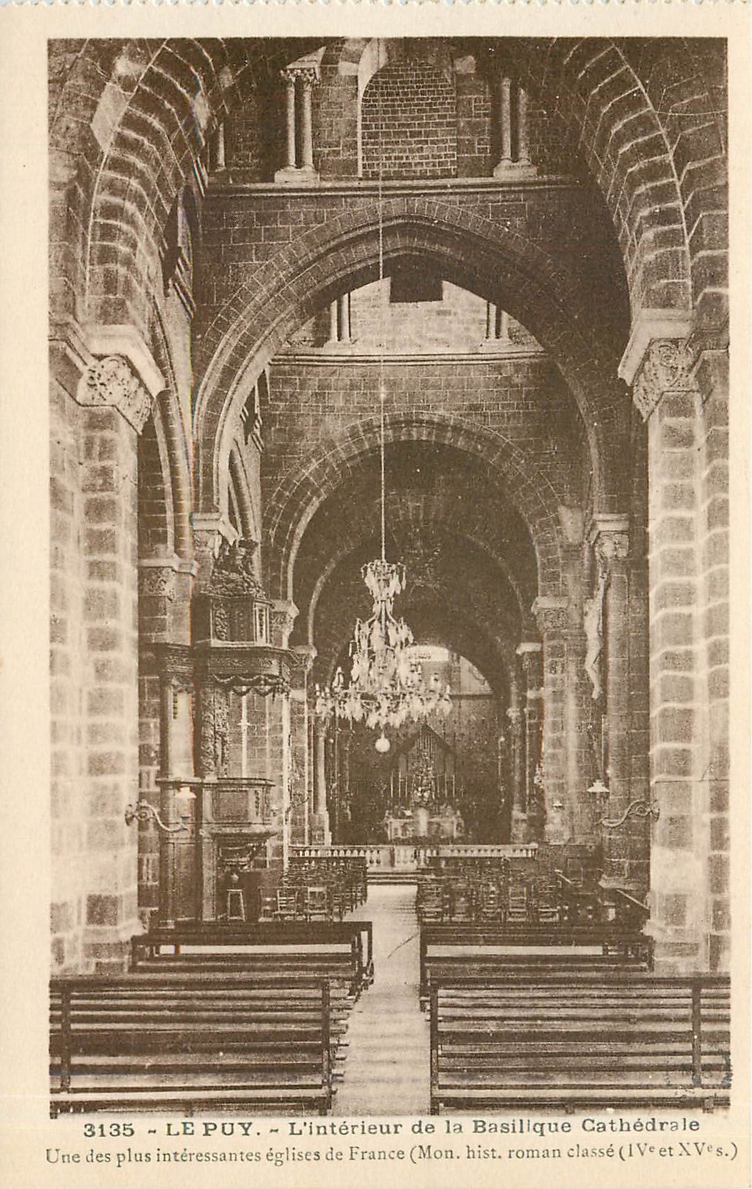Le Puy - L'intérieur de la Basilique Cathédrale — Une des plus intéressantes églises de France (Mon. hist. roman classé IVe et XVes.) — Éditions d'Art Margerit, n° 3135