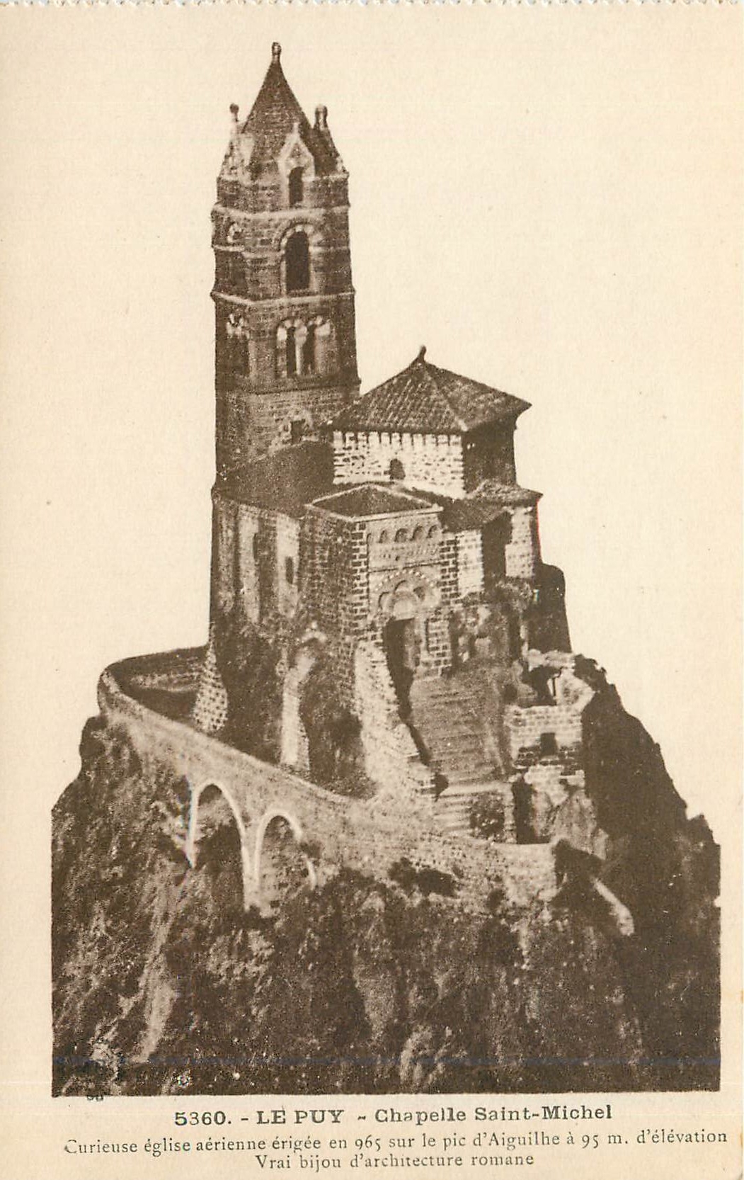 CPA Le Puy chapelle Saint Michel curieuse aerienne erigee en 956 sur le pic d'Aiguilhe d'elevation 