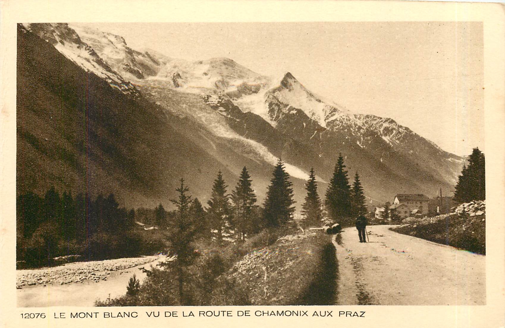CPA Le Mont Blanc vu de la route de Chamonix aux Praz 