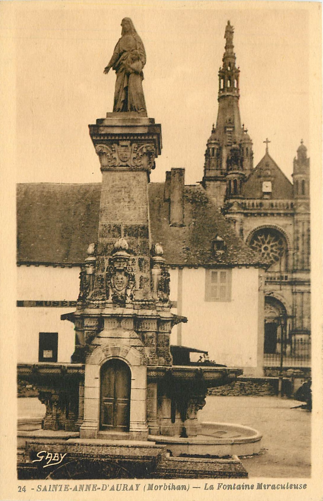 CPA Saint Anne d'Auray Morbihan la fontaine miraculeuse 