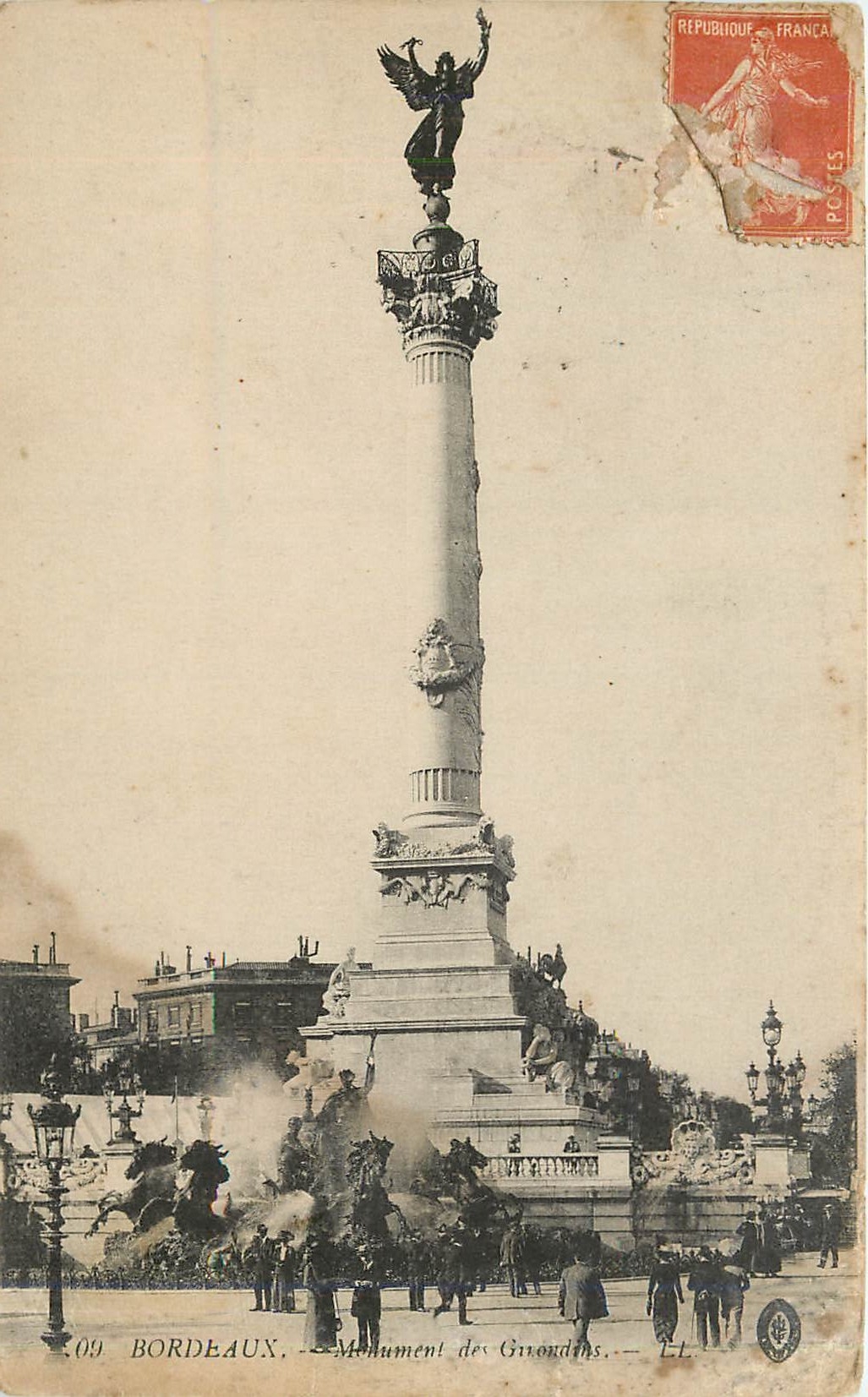 CPA Bordeaux Monument des Girondins 