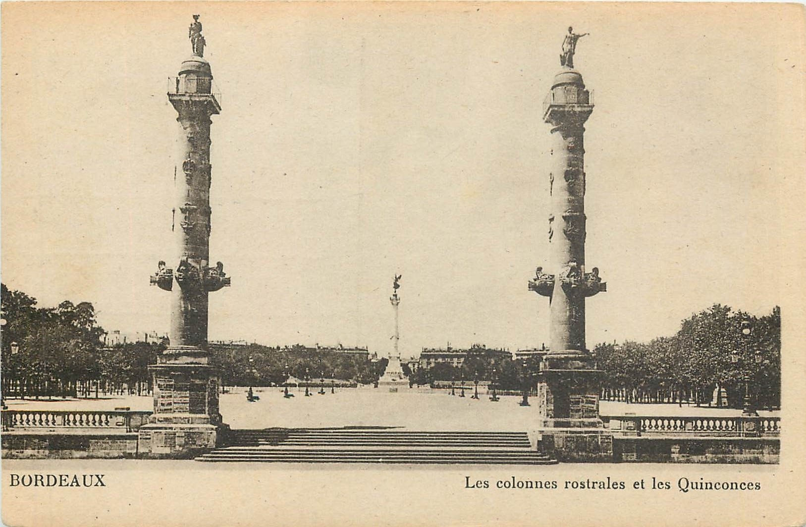 CPA Bordeaux les Colonnes Rostrales et les Quinconces 
