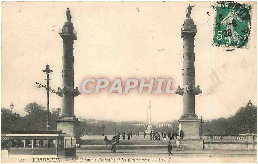 CPA Bordeaux les Colonnes Rostrales et les Quincones 