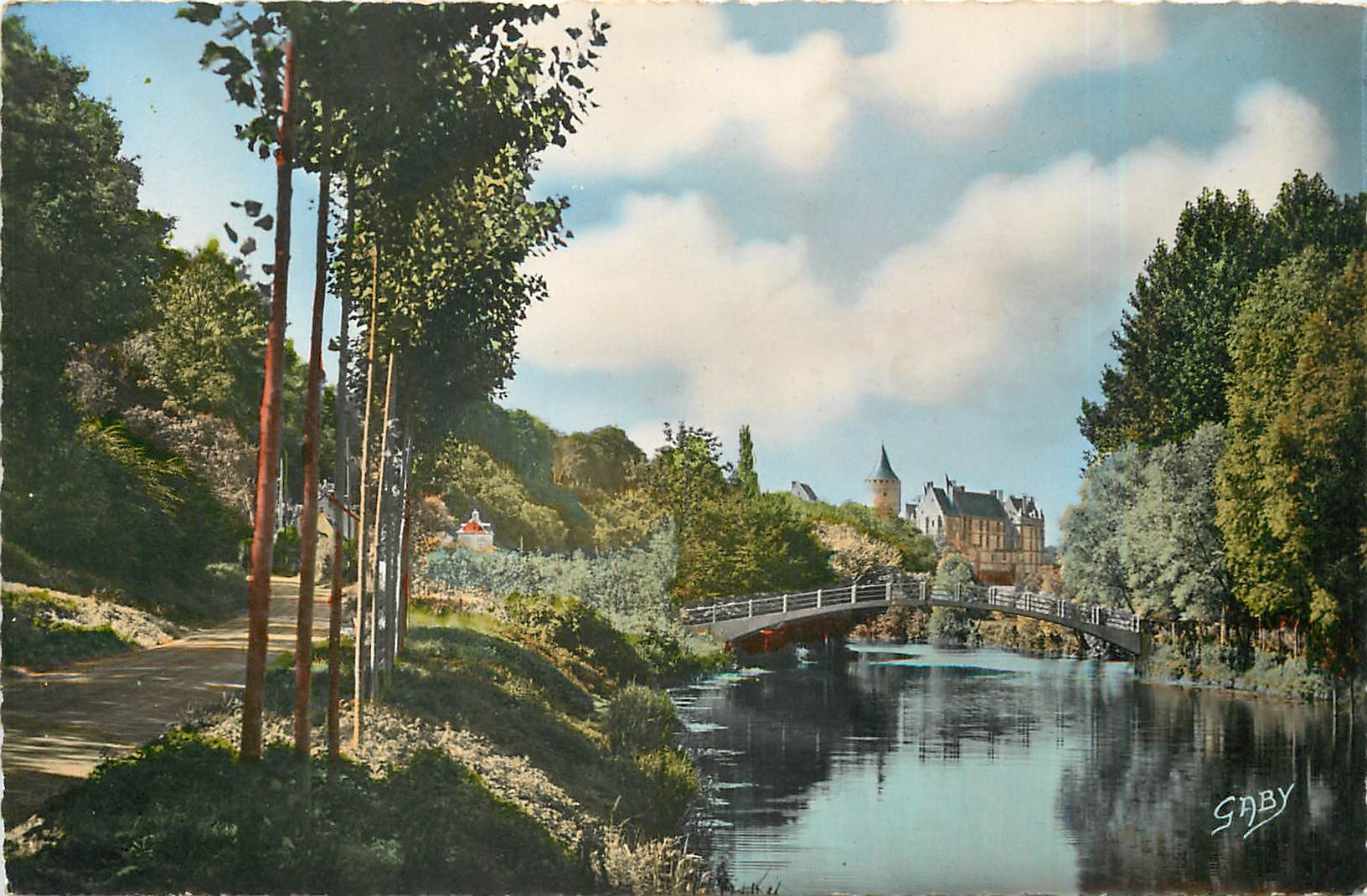 Châteaudun (E.-et-L.) — La Passarelle sur le Loir au fond, le Château — Éditions Gaby