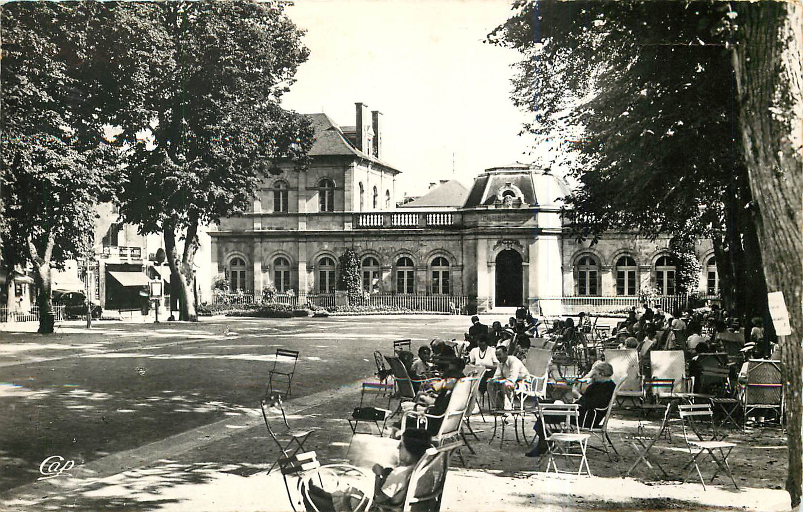 CPM Neris les Bains Entree du Grand Etablissement Thermal 