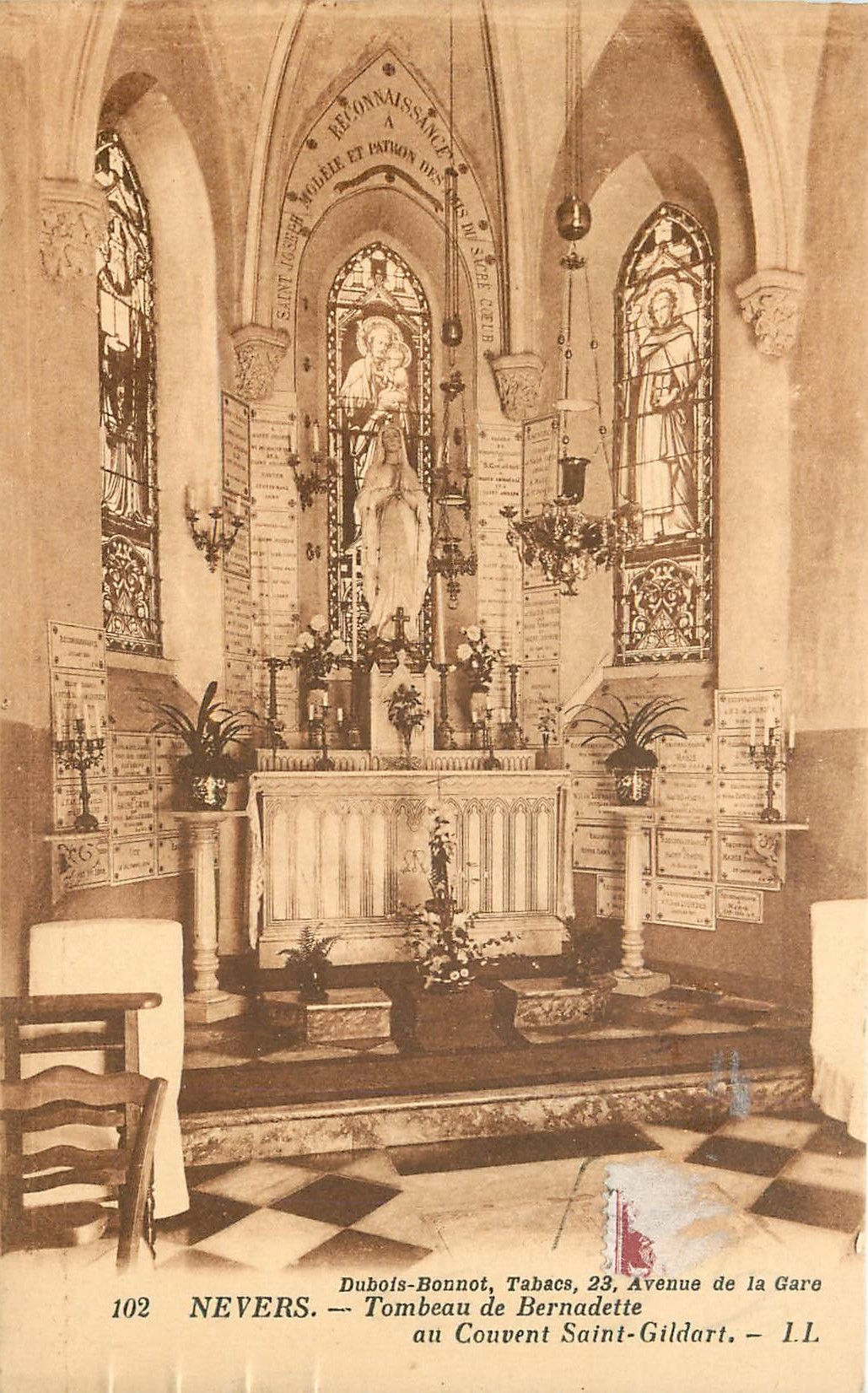 CPA Nevers Tombeau de Bernadette au couvent Saint Gildart 
