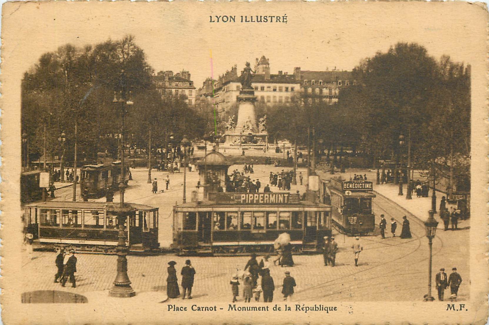CPA Lyon illustre Place Carnot monument de la Republique Tramways