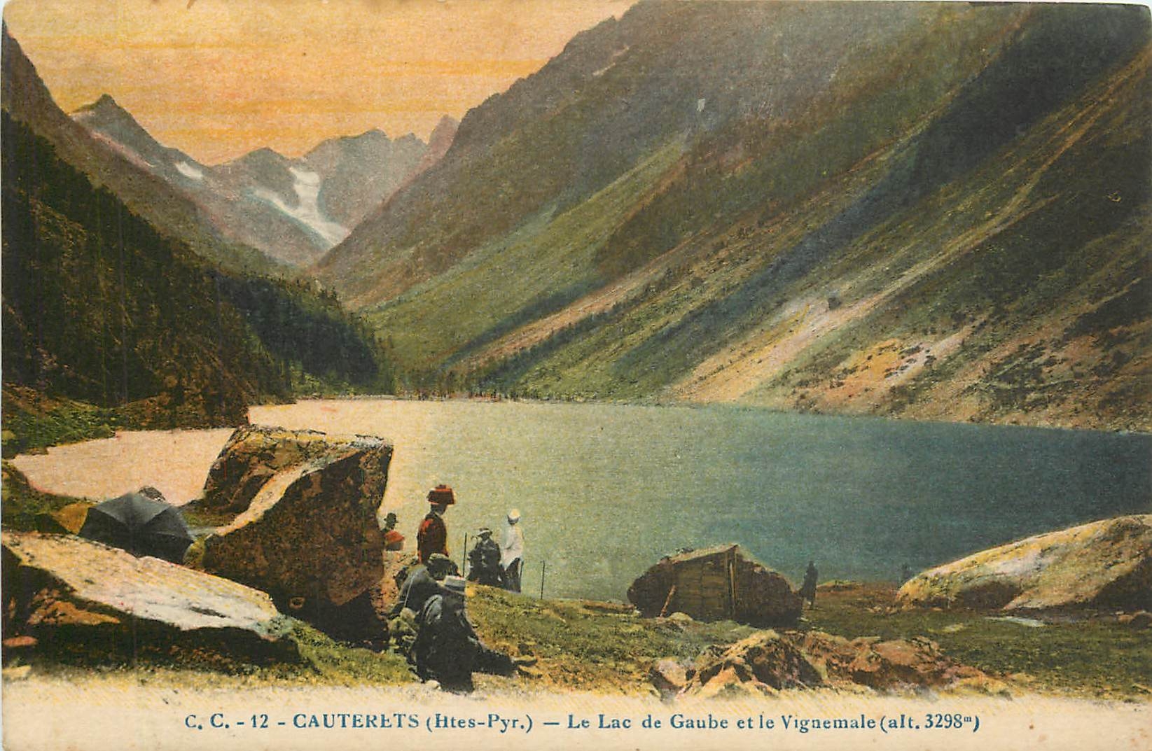 CPA Cauterets Htes Pyr le lac de Gaube et le Vignemale 