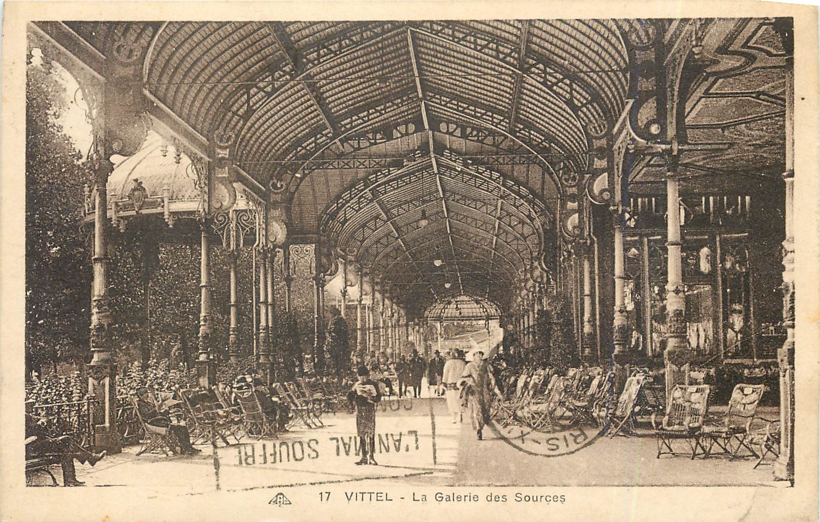 CPA Vittel la galerie des Sources 