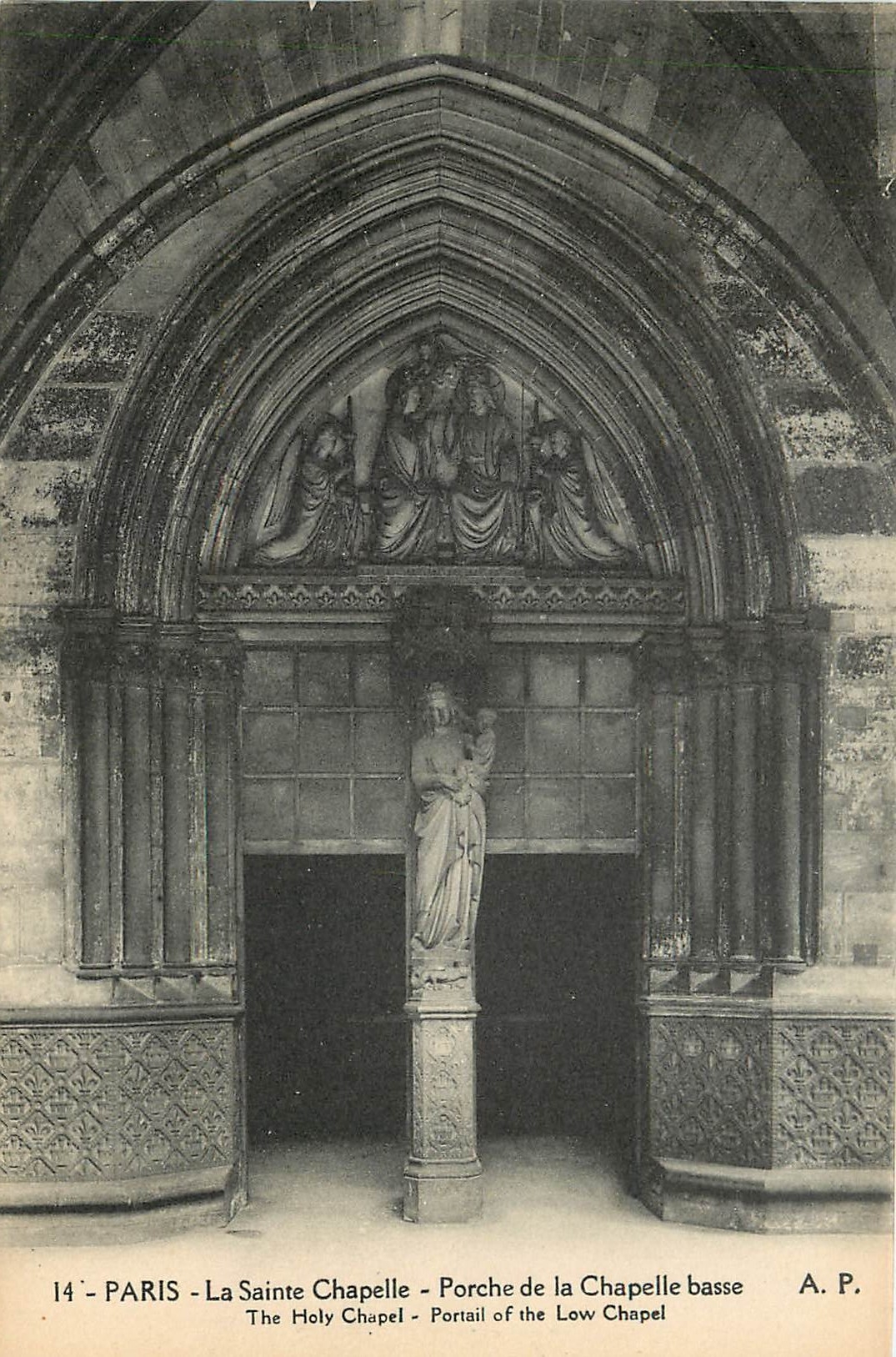 CPA Paris la Sainte Chapelle porche de la Chapelle basse 