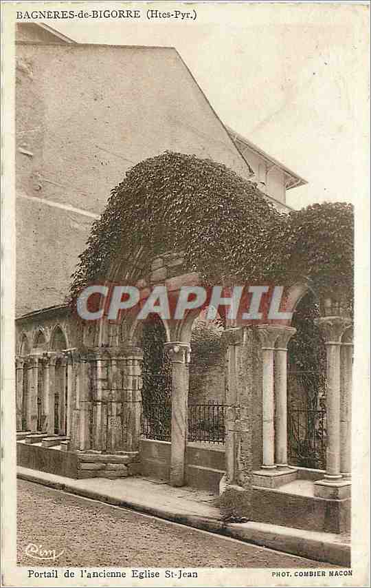 Bagnères-de-Bigorre (Htes-Pyr.) — Portail de l'ancienne église St-Jean — Phot. Combier Macon